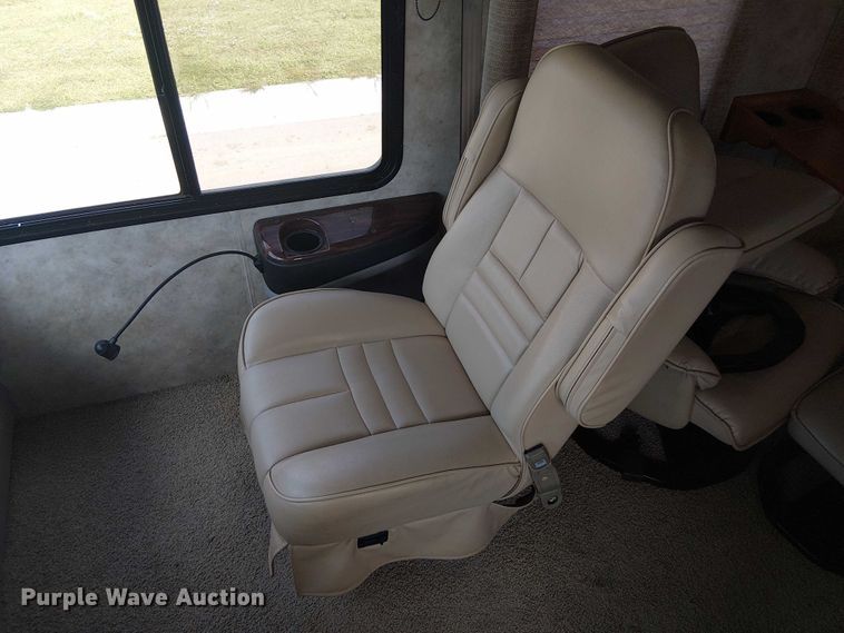 image for item DJ7827 2007 Gulf Stream 8390 Crescendo RV