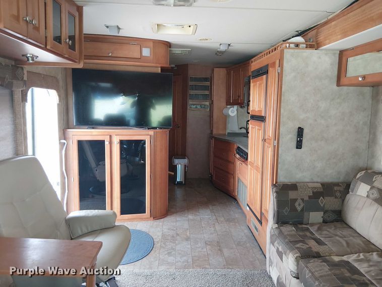 image for item DJ7827 2007 Gulf Stream 8390 Crescendo RV
