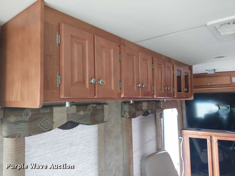 image for item DJ7827 2007 Gulf Stream 8390 Crescendo RV