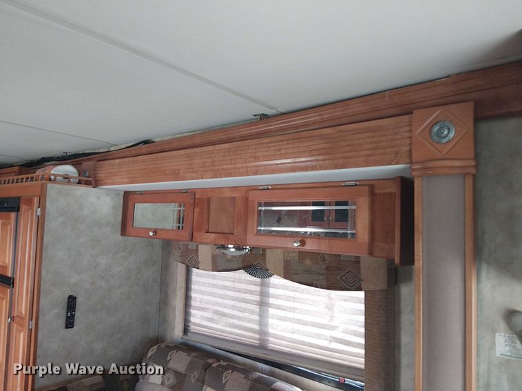 image for item DJ7827 2007 Gulf Stream 8390 Crescendo RV