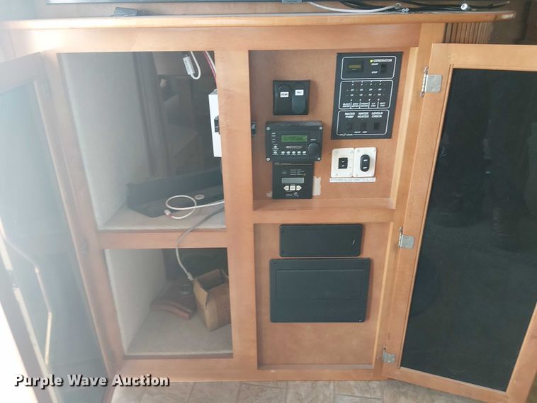 image for item DJ7827 2007 Gulf Stream 8390 Crescendo RV