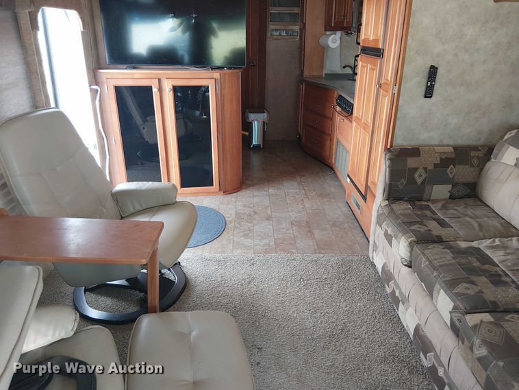 image for item DJ7827 2007 Gulf Stream 8390 Crescendo RV