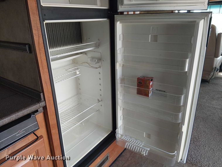 image for item DJ7827 2007 Gulf Stream 8390 Crescendo RV