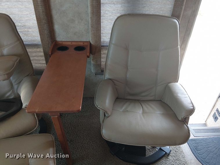 image for item DJ7827 2007 Gulf Stream 8390 Crescendo RV