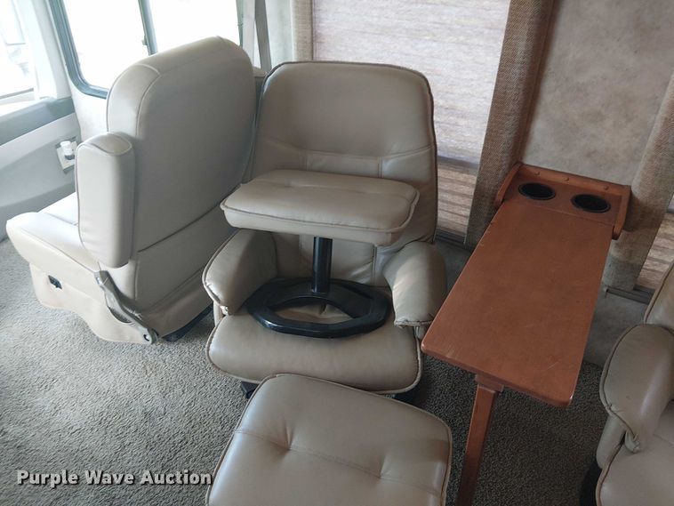 image for item DJ7827 2007 Gulf Stream 8390 Crescendo RV