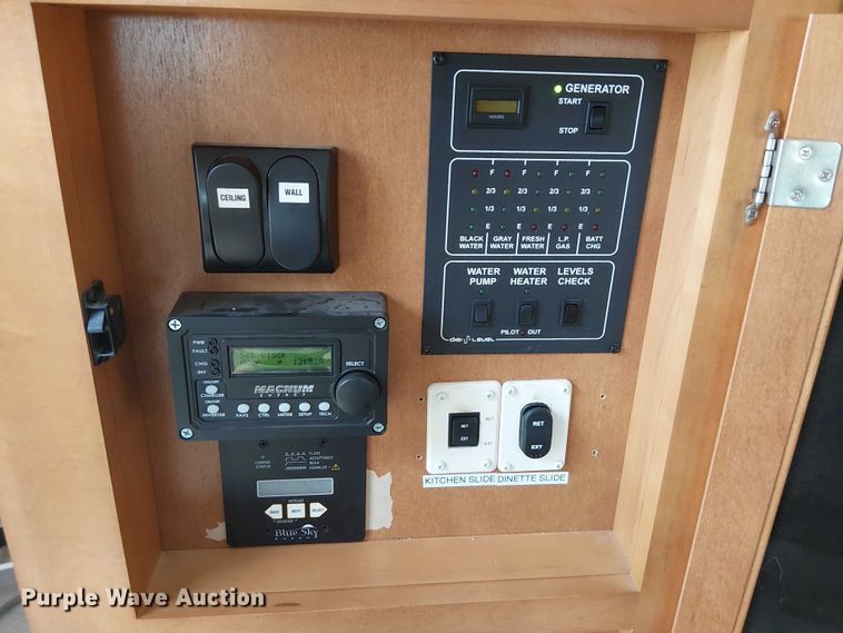 image for item DJ7827 2007 Gulf Stream 8390 Crescendo RV