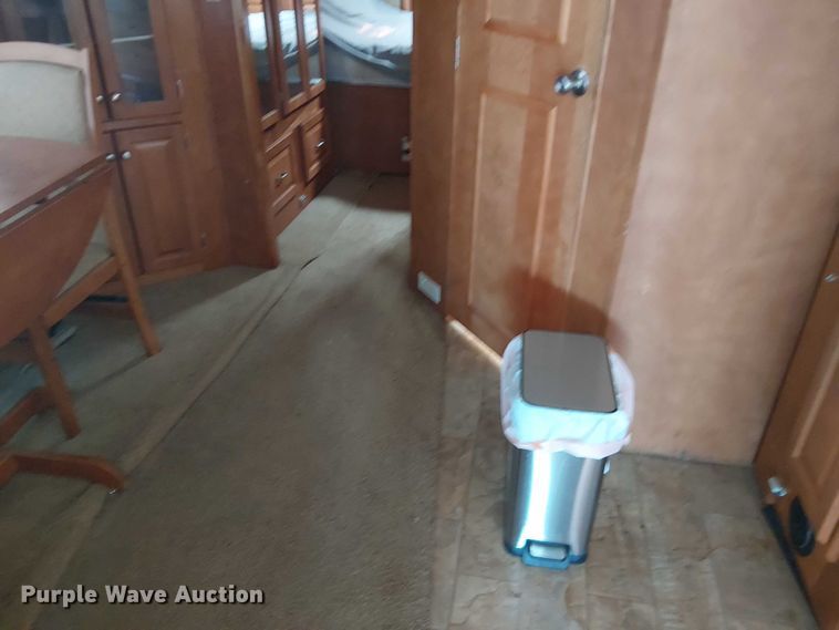 image for item DJ7827 2007 Gulf Stream 8390 Crescendo RV