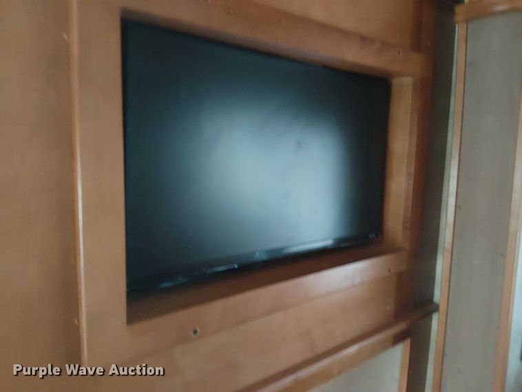 image for item DJ7827 2007 Gulf Stream 8390 Crescendo RV