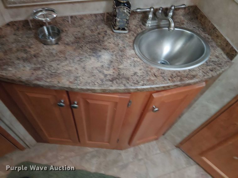 image for item DJ7827 2007 Gulf Stream 8390 Crescendo RV