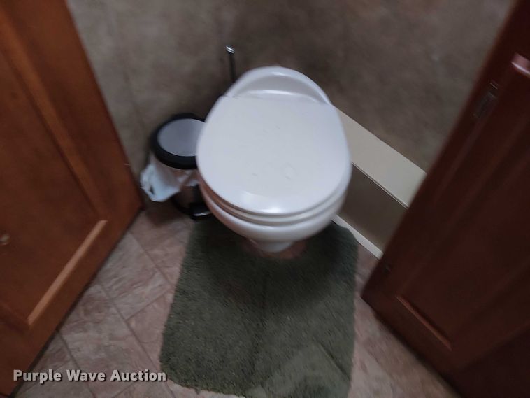 image for item DJ7827 2007 Gulf Stream 8390 Crescendo RV