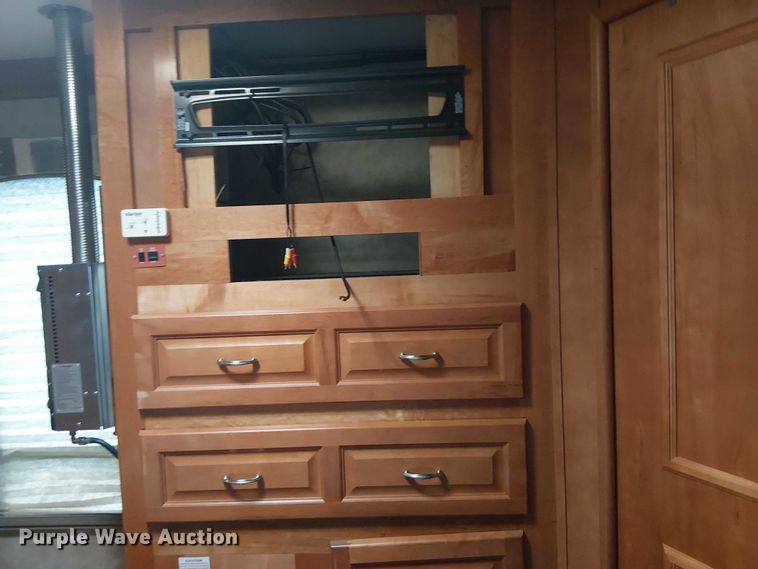 image for item DJ7827 2007 Gulf Stream 8390 Crescendo RV