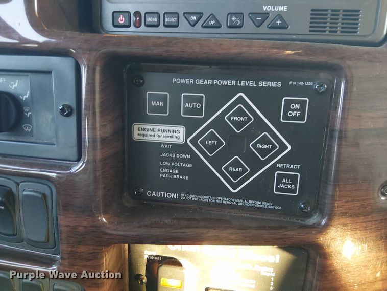 image for item DJ7827 2007 Gulf Stream 8390 Crescendo RV