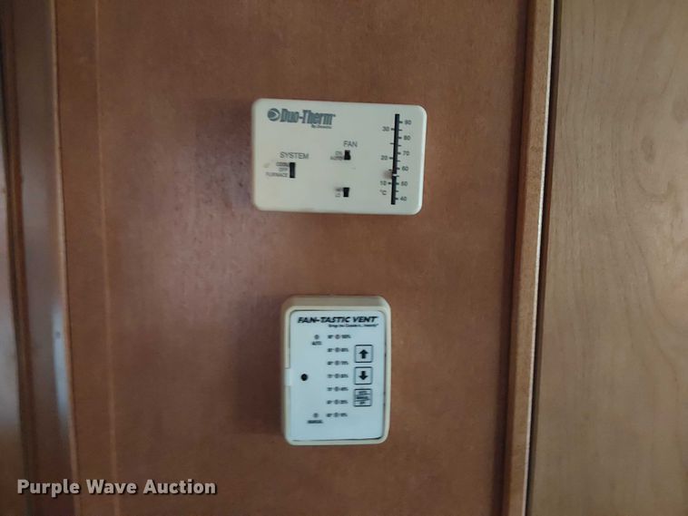 image for item DJ7827 2007 Gulf Stream 8390 Crescendo RV