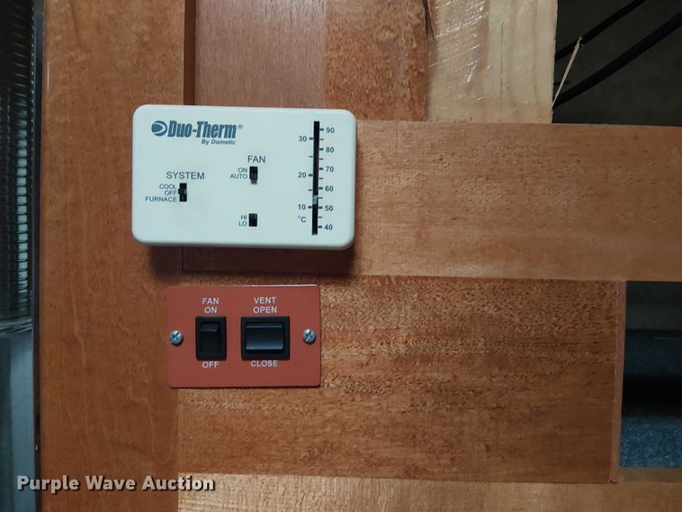 image for item DJ7827 2007 Gulf Stream 8390 Crescendo RV