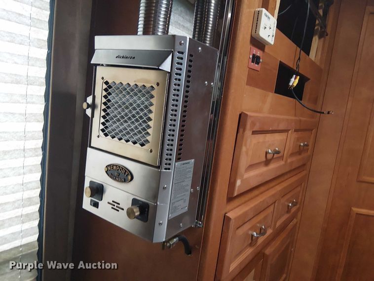 image for item DJ7827 2007 Gulf Stream 8390 Crescendo RV