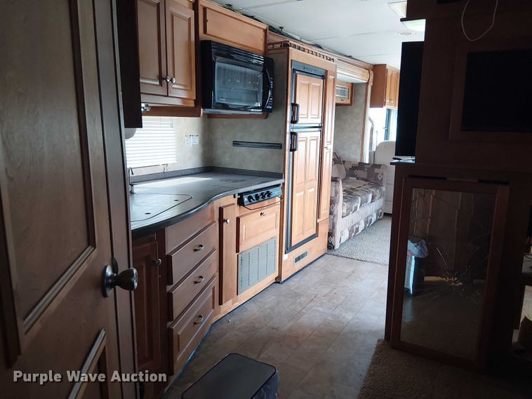 image for item DJ7827 2007 Gulf Stream 8390 Crescendo RV