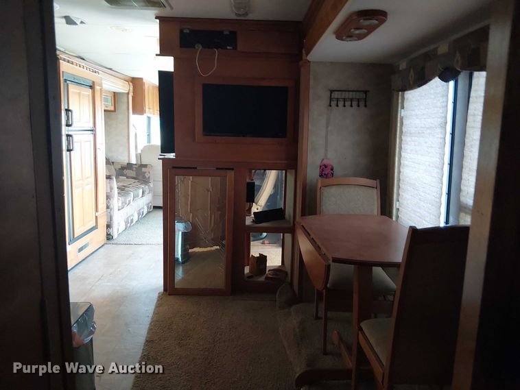 image for item DJ7827 2007 Gulf Stream 8390 Crescendo RV