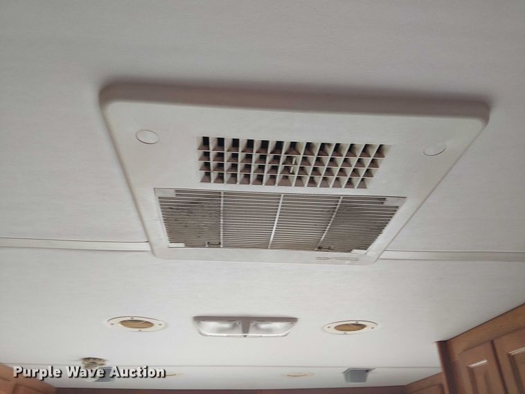 image for item DJ7827 2007 Gulf Stream 8390 Crescendo RV