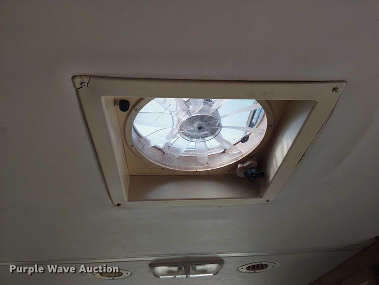 image for item DJ7827 2007 Gulf Stream 8390 Crescendo RV