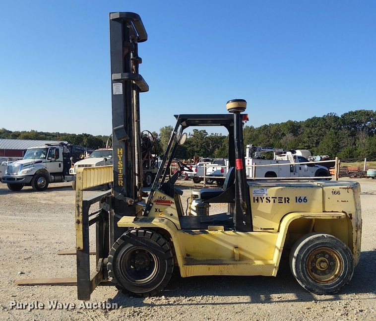 image for item DJ7830 2000 Hyster H135XL forklift