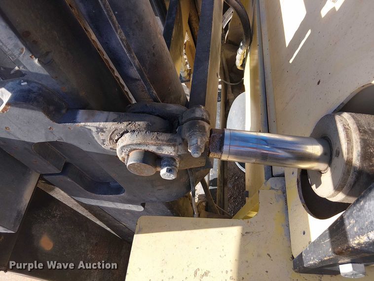 image for item DJ7830 2000 Hyster H135XL forklift