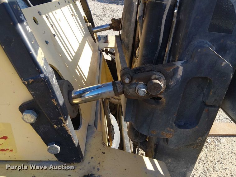 image for item DJ7830 2000 Hyster H135XL forklift