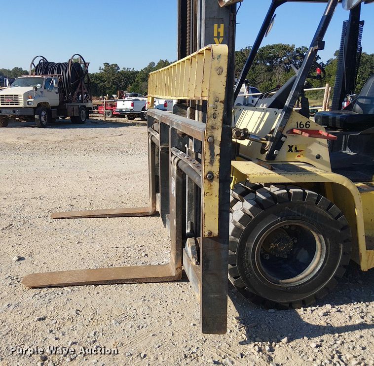 image for item DJ7830 2000 Hyster H135XL forklift