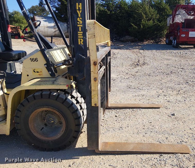 image for item DJ7830 2000 Hyster H135XL forklift