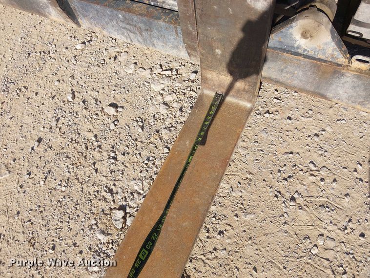 image for item DJ7830 2000 Hyster H135XL forklift