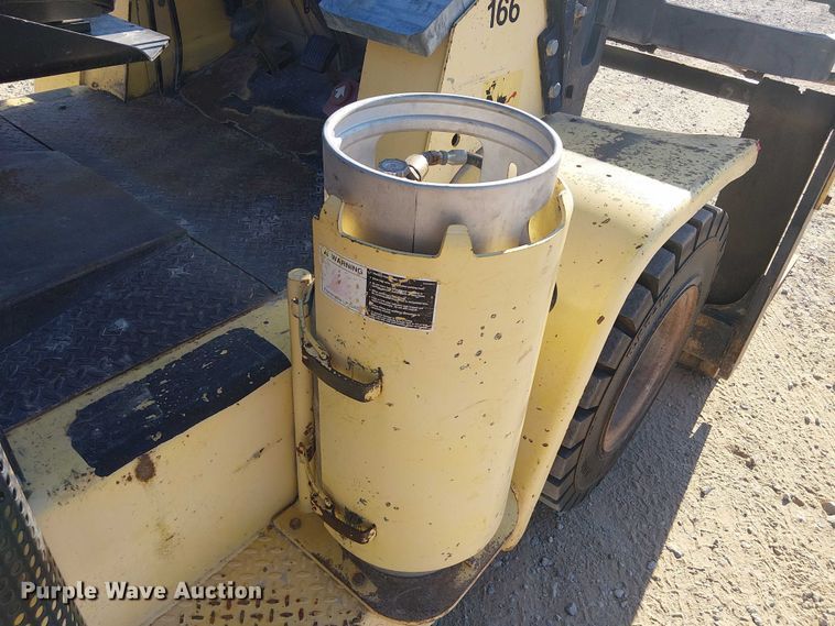 image for item DJ7830 2000 Hyster H135XL forklift