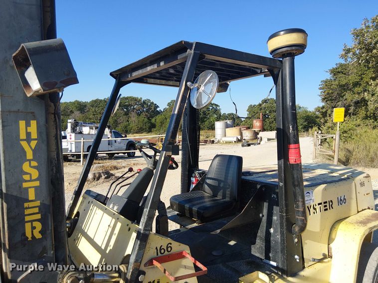 image for item DJ7830 2000 Hyster H135XL forklift