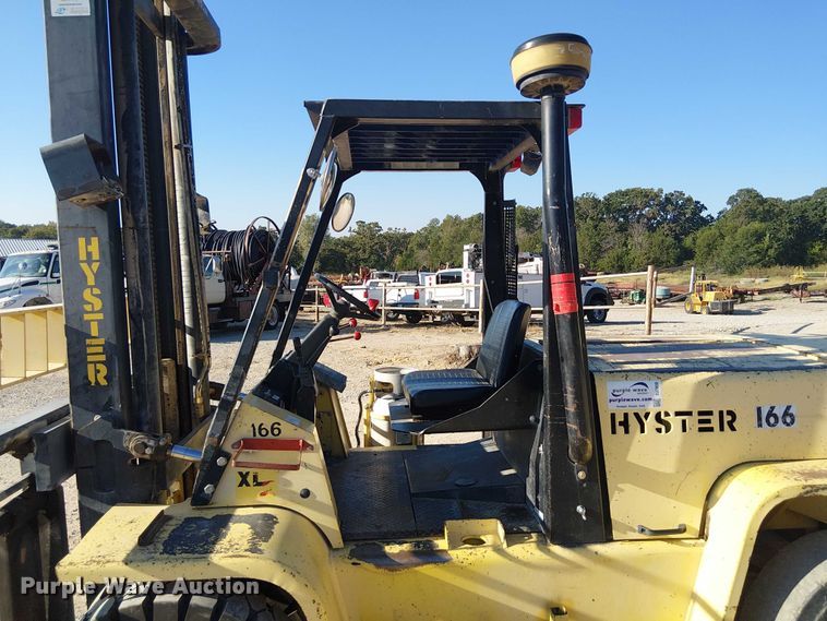 image for item DJ7830 2000 Hyster H135XL forklift