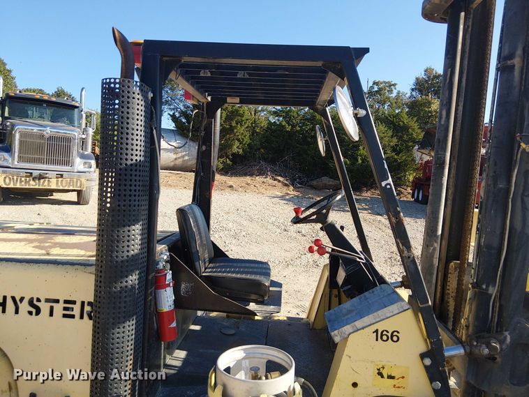 image for item DJ7830 2000 Hyster H135XL forklift