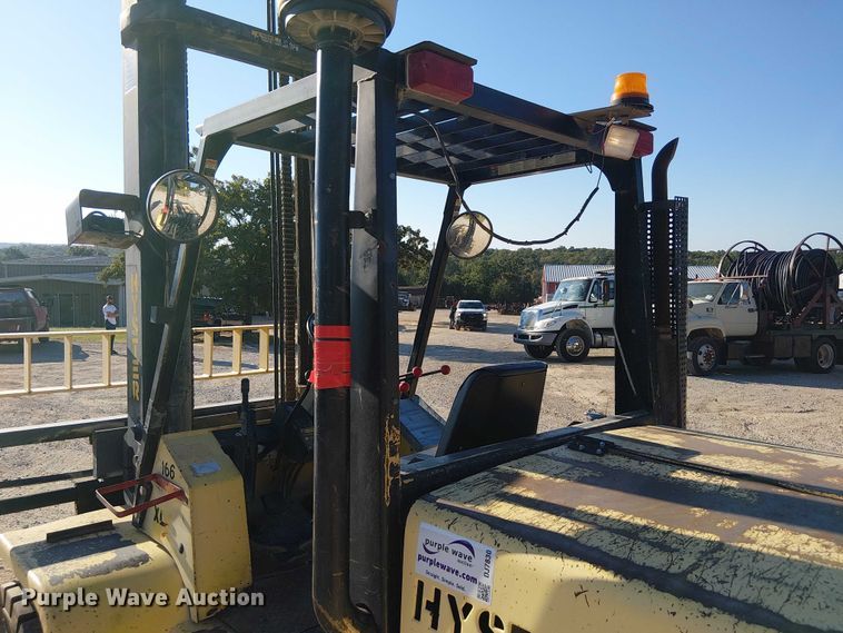 image for item DJ7830 2000 Hyster H135XL forklift
