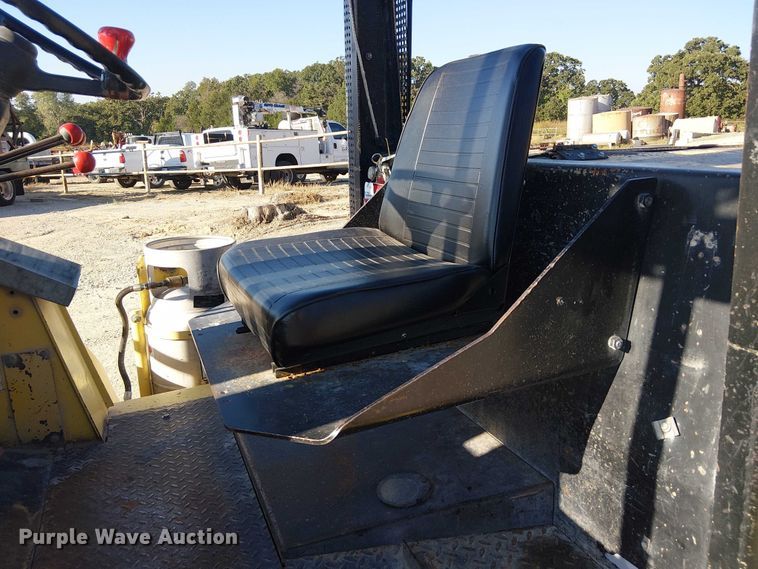 image for item DJ7830 2000 Hyster H135XL forklift