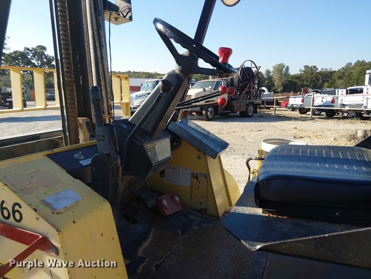 image for item DJ7830 2000 Hyster H135XL forklift