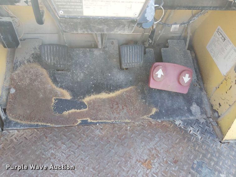 image for item DJ7830 2000 Hyster H135XL forklift