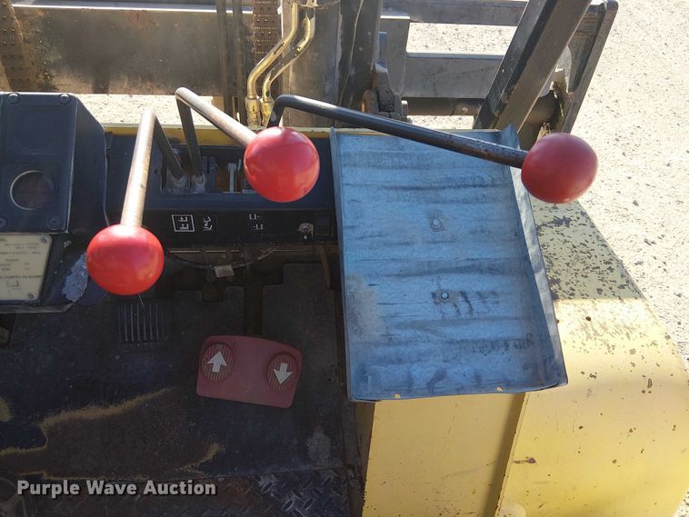 image for item DJ7830 2000 Hyster H135XL forklift