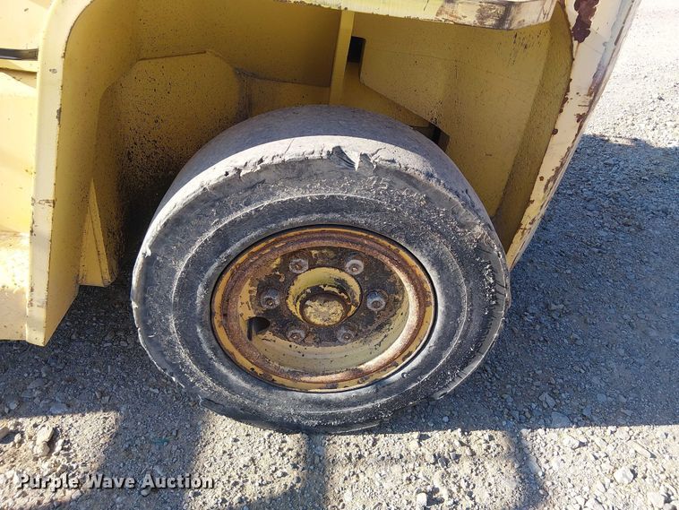 image for item DJ7830 2000 Hyster H135XL forklift