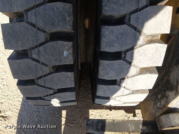 image for item DJ7830 2000 Hyster H135XL forklift