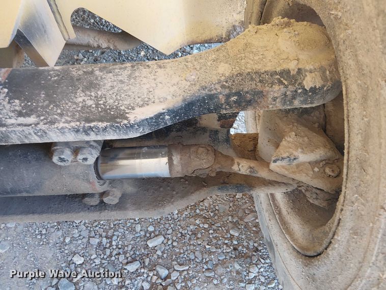 image for item DJ7830 2000 Hyster H135XL forklift