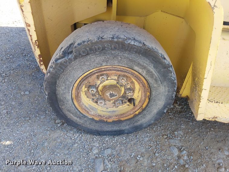 image for item DJ7830 2000 Hyster H135XL forklift