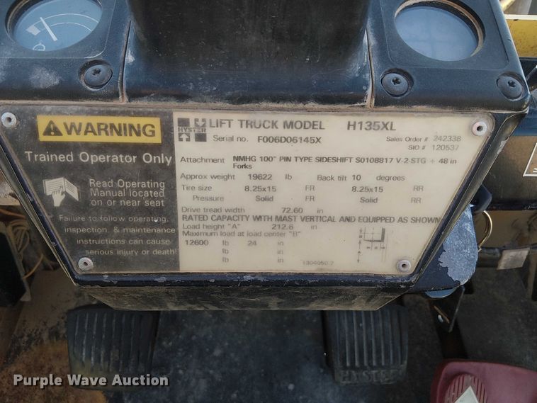 image for item DJ7830 2000 Hyster H135XL forklift