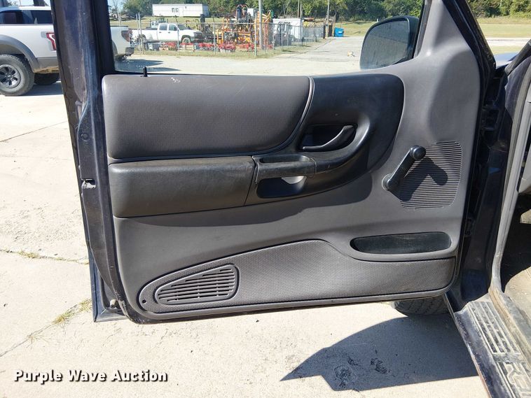 image for item DJ7835 2001 Ford Ranger pickup truck