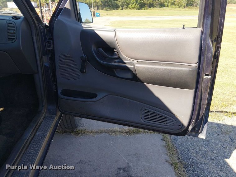 image for item DJ7835 2001 Ford Ranger pickup truck