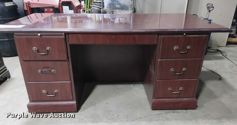 image for item DJ7843 (2) desks