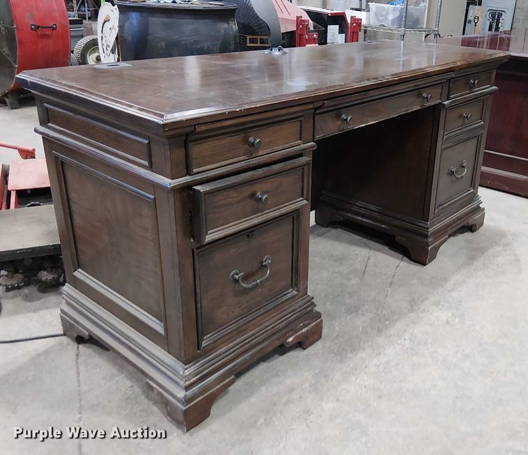 image for item DJ7843 (2) desks