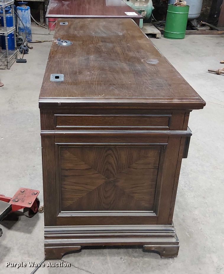 image for item DJ7843 (2) desks