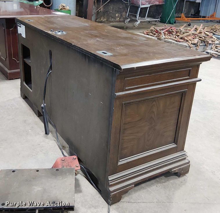 image for item DJ7843 (2) desks