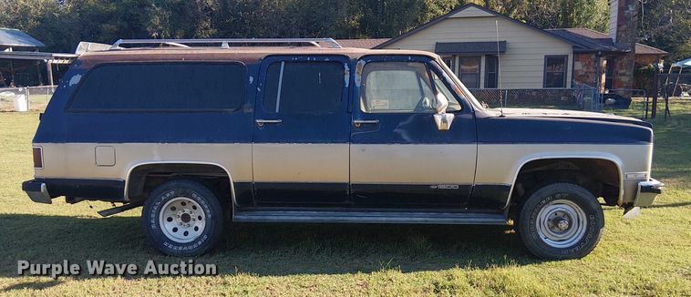 image for item DJ7850 1989 Chevrolet Suburban SUV